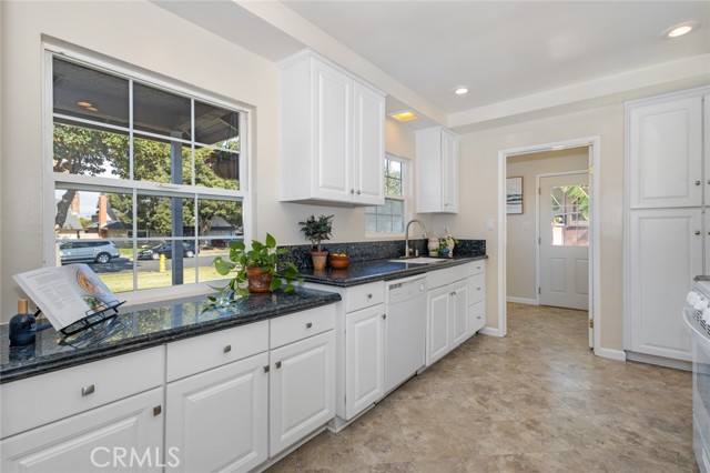 Detail Gallery Image 9 of 37 For 1218 E Opal Ave, Anaheim,  CA 92805 - 3 Beds | 2/1 Baths