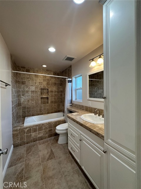 6724 Jumilla Avenue photo 23