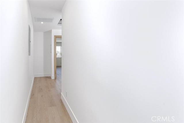 Detail Gallery Image 17 of 33 For 18856 Calvert St, Reseda,  CA 91335 - 3 Beds | 2/1 Baths