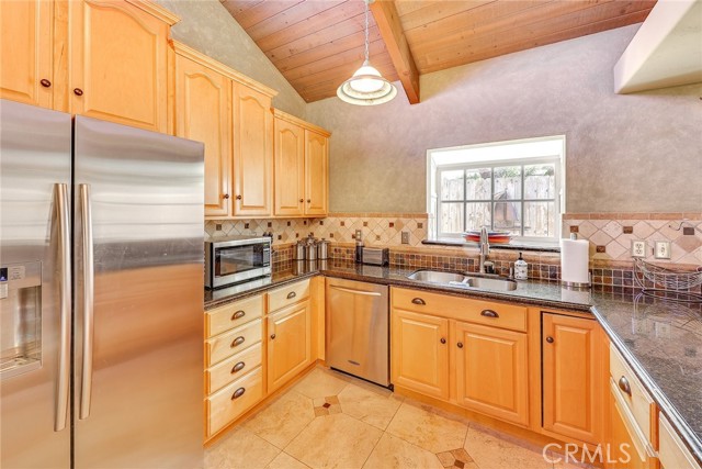 231 Avenida Princesa, San Clemente CA: https://media.crmls.org/medias/86376056-2e95-42c9-9d33-8d54478ef860.jpg