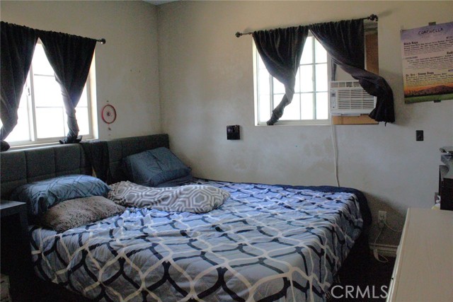 975 E CITRUS Street, Riverside CA: https://media.crmls.org/medias/86376190-5de3-49d8-ad44-feb77871176b.jpg