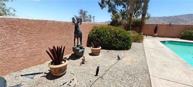 Detail Gallery Image 14 of 71 For 6144 Carodean, Twentynine Palms,  CA 92277 - 3 Beds | 2 Baths