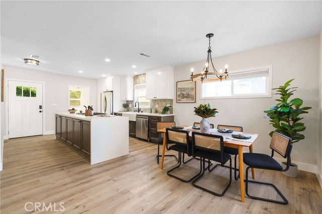 Detail Gallery Image 7 of 51 For 7048 Mclennan Ave, Lake Balboa,  CA 91406 - 4 Beds | 2 Baths