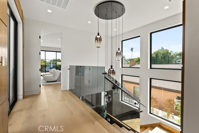 Detail Gallery Image 28 of 74 For 4708 Noble Ave, Sherman Oaks,  CA 91403 - 4 Beds | 5/1 Baths