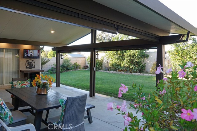 328 Manzanita Court, Ontario CA: https://media.crmls.org/medias/8638bcf6-bcb3-4c23-b3fd-99ca8d1584d5.jpg