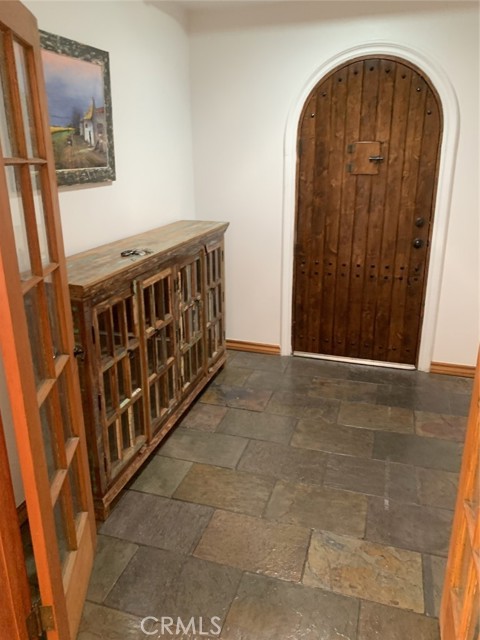 Detail Gallery Image 9 of 44 For 1718 Cleveland Rd, Glendale,  CA 91202 - 3 Beds | 3 Baths