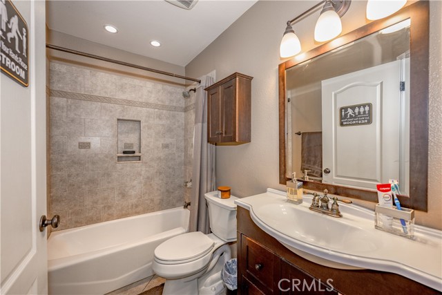 Detail Gallery Image 15 of 47 For 20419 Kesley St, Canyon Country,  CA 91351 - 6 Beds | 3 Baths