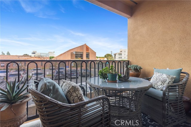 Detail Gallery Image 16 of 40 For 4821 Bakman Ave #206,  North Hollywood,  CA 91606 - 3 Beds | 2 Baths