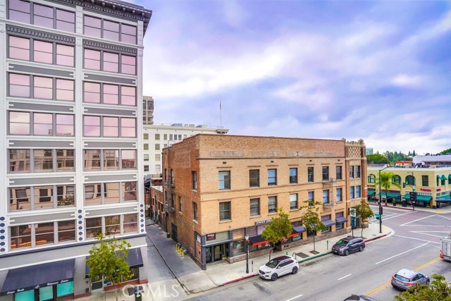 35 Raymond N, Pasadena CA: https://media.crmls.org/medias/863a8cfc-ca70-40b9-91de-92f424b88f1b.jpg