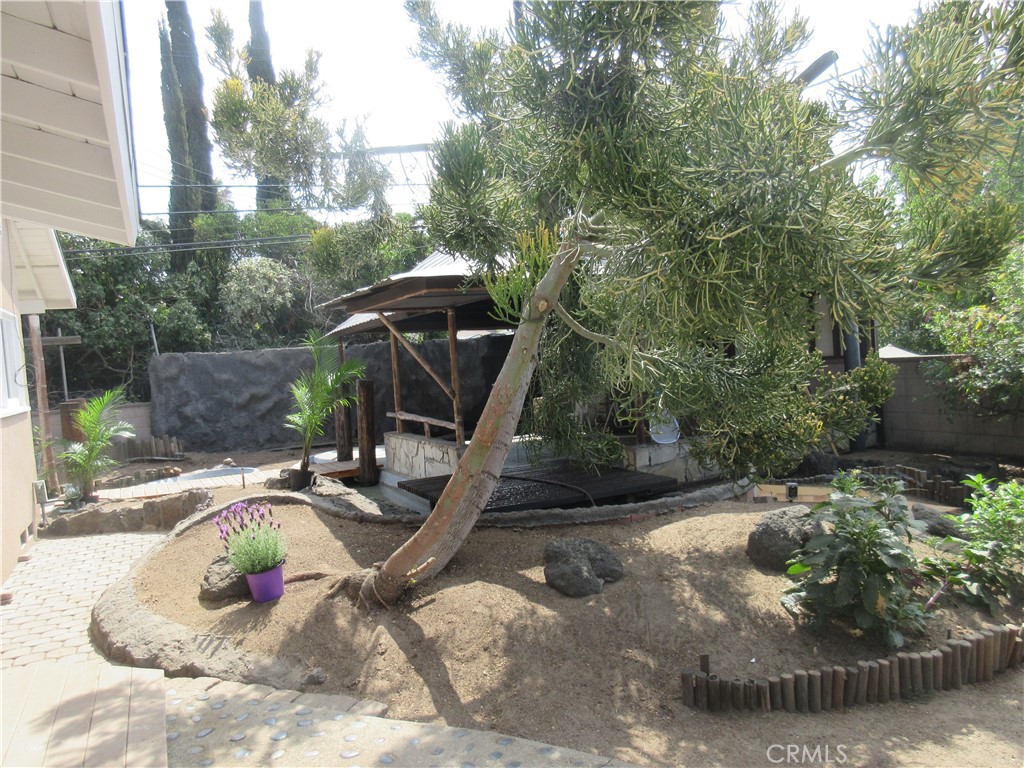 https://media.crmls.org/medias/863b4e2c-f1d9-423d-a0ad-a00750377121.jpg?preset=X-Large