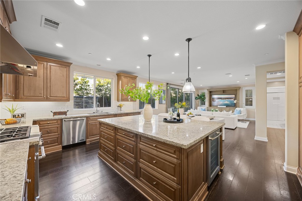 MLS #OC25274219 image #9