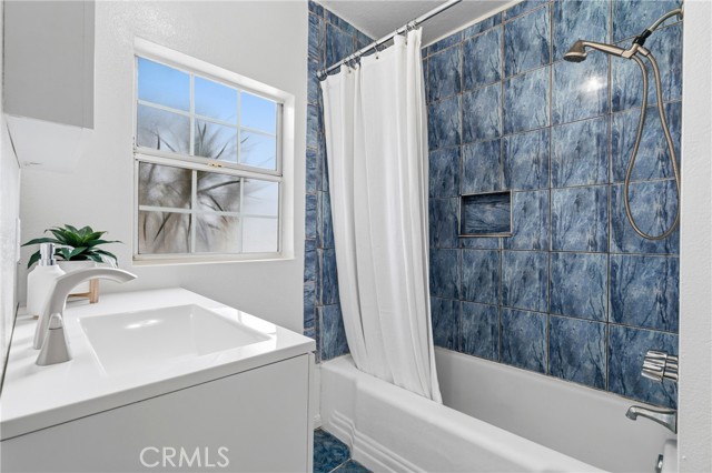 665 Hennipen, Pomona CA: https://media.crmls.org/medias/863b8b49-7bec-43b7-bbef-bc92bc0e0dcc.jpg