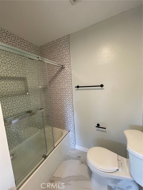 Detail Gallery Image 11 of 22 For 14560 Clark St #102,  Sherman Oaks,  CA 91411 - 2 Beds | 2 Baths