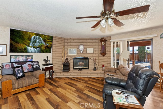 Detail Gallery Image 7 of 47 For 20407 Eyota Ln, Apple Valley,  CA 92308 - 3 Beds | 2 Baths