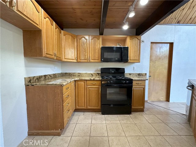 Detail Gallery Image 9 of 51 For 1928 Wilderness Rd, Running Springs,  CA 92382 - 4 Beds | 2 Baths