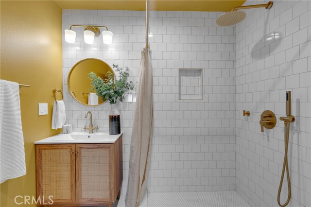 1123 E Ocean Blvd, Long Beach CA: https://media.crmls.org/medias/863c2415-cb5b-4749-a0bc-e0a3f77a4d29.jpg
