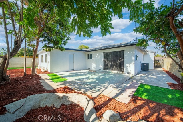 928 S Laurel St., Santa Ana CA: https://media.crmls.org/medias/863c33cc-8b61-4d3c-a367-008d4d479bd0.jpg