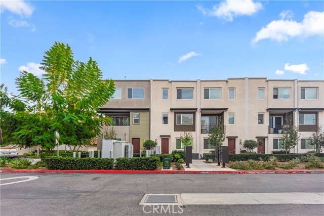 Detail Gallery Image 2 of 31 For 18443 Montage, Northridge,  CA 91324 - 3 Beds | 4 Baths