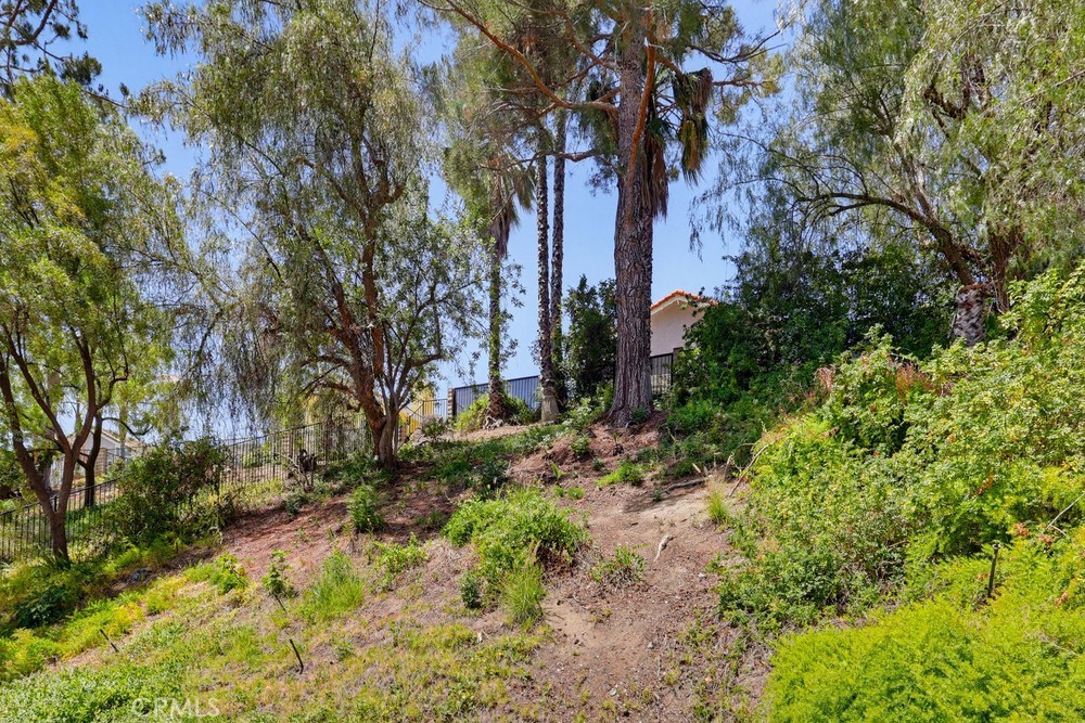 https://media.crmls.org/medias/863c96f6-fb08-4a72-a260-784594ee8a61.jpg?preset=X-Large