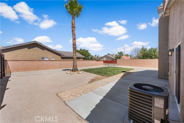 37011 Zinnia Street, Palmdale CA: https://media.crmls.org/medias/863c9e52-2939-46f7-a5c8-bb25994fbde2.jpg