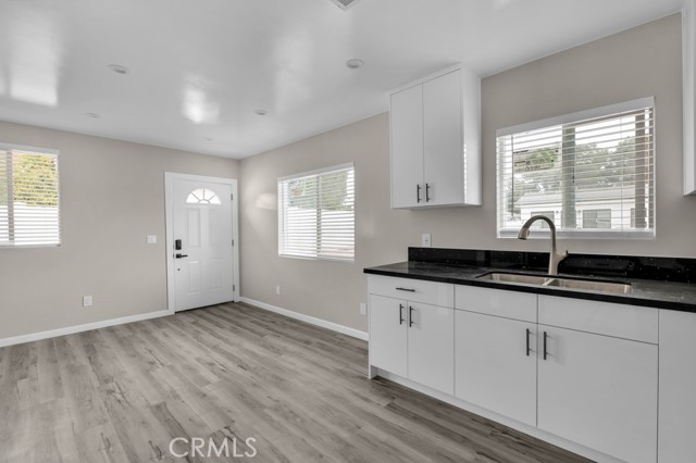 Detail Gallery Image 2 of 14 For 15513 Hart St, Van Nuys,  CA 91406 - 2 Beds | 1 Baths