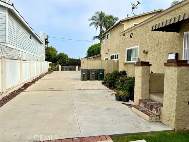 Detail Gallery Image 2 of 33 For 2121 Curtis Ave, Redondo Beach,  CA 90278 - 4 Beds | 2/1 Baths