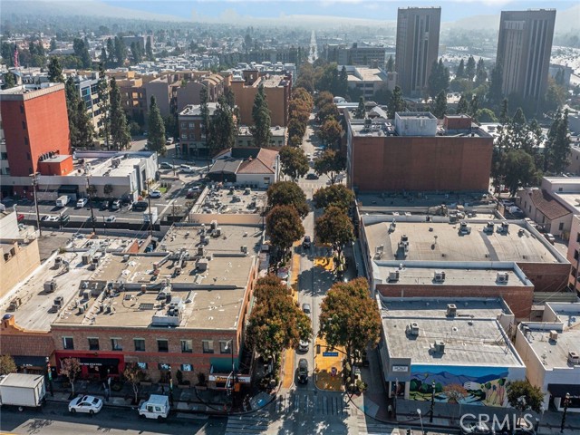 138 N San Fernando Boulevard, Burbank CA: https://media.crmls.org/medias/863da95e-41b4-4a75-9472-687113260ce8.jpg