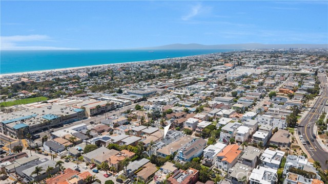 926 17th St, Hermosa Beach CA: https://media.crmls.org/medias/863dacfd-f991-4f9d-ba32-b61ce6c6b51e.jpg