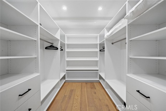 Detail Gallery Image 18 of 25 For 1812 Navy, Santa Monica,  CA 90405 - 5 Beds | 3 Baths