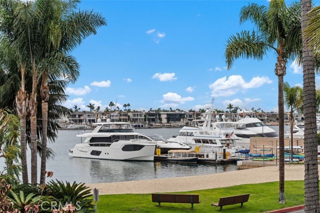 Detail Gallery Image 4 of 43 For 2431 Bayshore Drive, Newport Beach,  CA 92663 - 4 Beds | 3/1 Baths