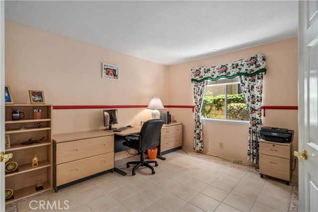28852 Woodside Drive, Saugus CA: https://media.crmls.org/medias/86405de7-c724-4307-a2d1-d27846645484.jpg