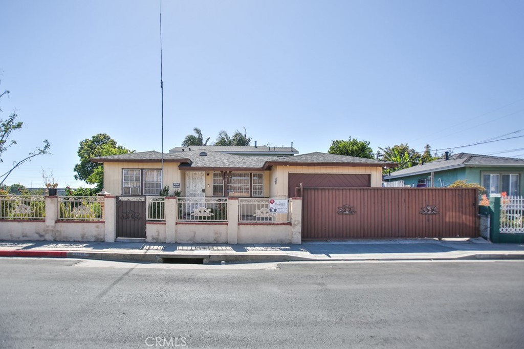 Welcome to this great starter 2-bedroom, 1-bathroom corner home located in the heart of Westside Long Beach. Situated on a desirable lot with great curb appeal, this home offers a smart and functional layout with a comfortable flow from the living area and kitchen to the bedrooms.
Enjoy the warmth of hardwood floors in the bedrooms and easy-to-maintain tile flooring throughout the rest of the home. The kitchen and living spaces are designed for both daily comfort and entertaining ease.
A unique feature of this property is the converted garage, currently used as a third bedroom with its own 3/4 bathroom and private entrance—ideal for rental income, extended family, or a home office. This space was part of the home's FHA purchase and presents an excellent opportunity for added value.
Parking is conveniently located on the north side of the property via the driveway.
Whether you're looking for a cozy place to call home or a smart investment property, this home offers both charm and potential. Don’t miss your chance to own in this growing Long Beach neighborhood.