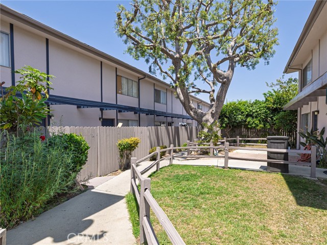 Image 12 of 15 For 26025 Narbonne Avenue