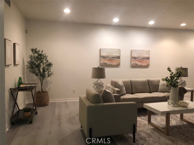 380 South Orange Grove Bl, 8 photo 23