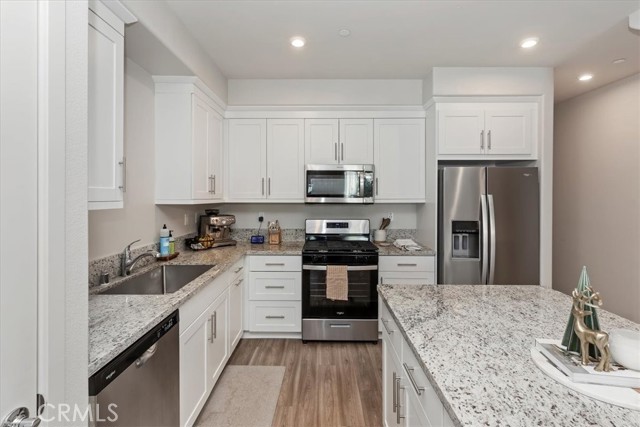 Detail Gallery Image 15 of 39 For 129 Dove Lndg, Covina,  CA 91722 - 3 Beds | 3 Baths