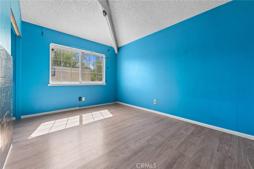 https://media.crmls.org/medias/8641bcd6-5615-46c8-b834-df0f5b581bfd.jpg?preset=X-Large