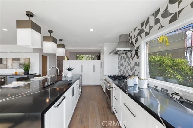 Detail Gallery Image 9 of 53 For 723 Balboa Ave, Laguna Beach,  CA 92651 - 4 Beds | 4/1 Baths