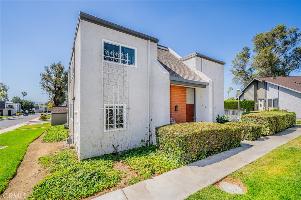 6143 Avenue Juan Diaz