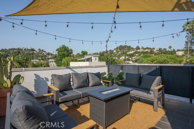4111 W Sunset Boulevard, Los Angeles CA: https://media.crmls.org/medias/8642c47f-59c8-4a89-ac36-22487c274497.jpg
