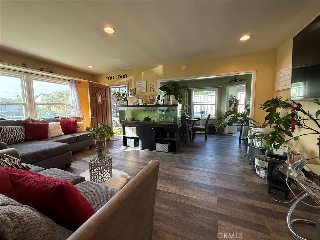 https://media.crmls.org/medias/86433295-e02d-43a5-b27d-57308ab56fb2.jpg?preset=X-Large
