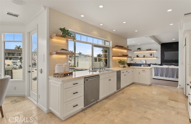 16201 Santa Barbara Lane, Huntington Beach CA: https://media.crmls.org/medias/86434a42-696e-48e1-bbfc-86d0cd76194a.jpg