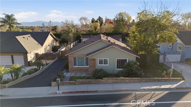 Detail Gallery Image 2 of 20 For 1298 W Baseline, Claremont,  CA 91711 - 2 Beds | 2 Baths