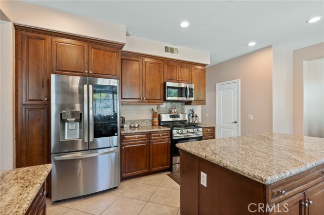 40924 Diana Lane, Lake Elsinore CA: https://media.crmls.org/medias/86440083-ff18-4fbc-bee0-998b312c6f76.jpg
