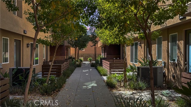 422 W Route 66, Glendora CA: https://media.crmls.org/medias/8644aa2c-6105-472c-ad04-c0a935e9497d.jpg