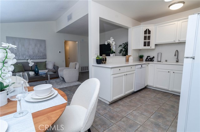 19152 Avenue Of The Oaks, Newhall CA: https://media.crmls.org/medias/8645211e-5f34-4d13-9e4b-1a4f0d075b5e.jpg