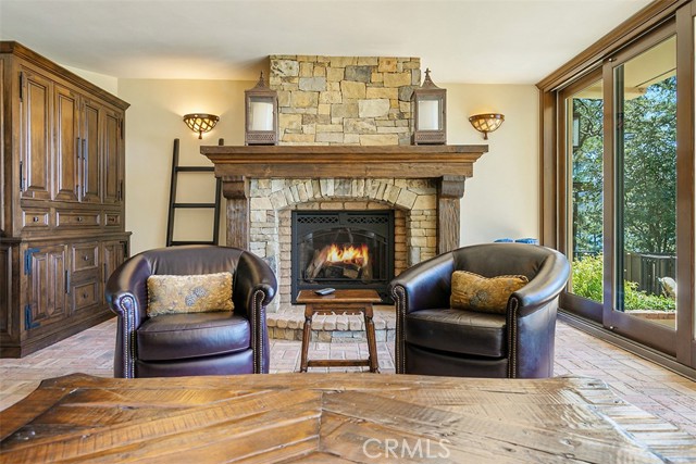 28087 North Shore Road, Lake Arrowhead CA: https://media.crmls.org/medias/86453305-8b28-4bdb-acbb-30a7afeb05c7.jpg