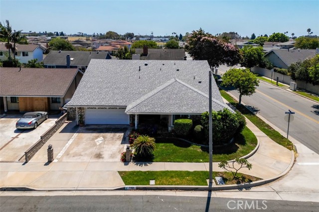 Detail Gallery Image 5 of 55 For 7152 Sunlight Dr, Huntington Beach,  CA 92647 - 5 Beds | 4 Baths