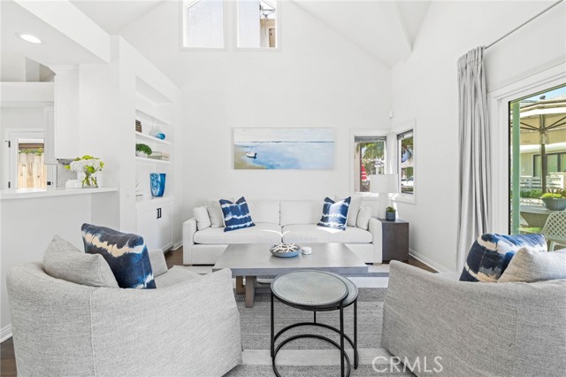 Detail Gallery Image 4 of 22 For 124 Garnet Ave, Newport Beach,  CA 92662 - 4 Beds | 2 Baths