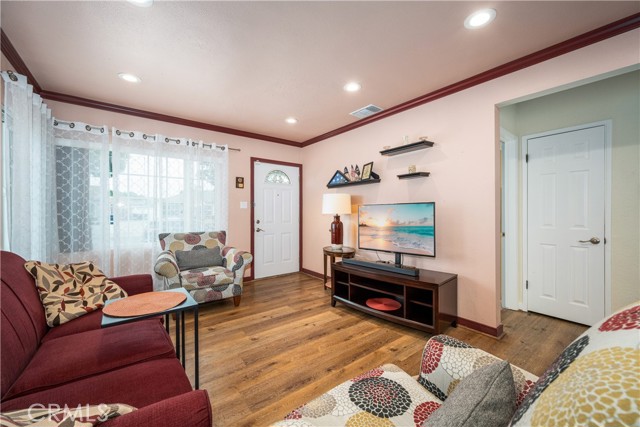 13622 Benfield Avenue, Norwalk CA: https://media.crmls.org/medias/86465364-f0e5-4fe2-8919-0340e8169e24.jpg