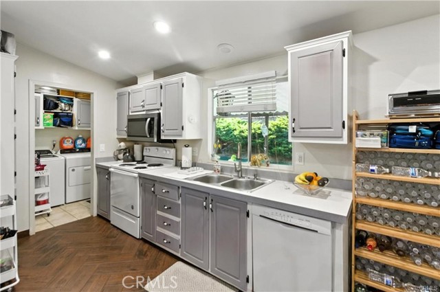 Detail Gallery Image 3 of 22 For 24425 Woolsey Canyon Road #132,  Canoga Park,  CA 91304 - 3 Beds | 2 Baths